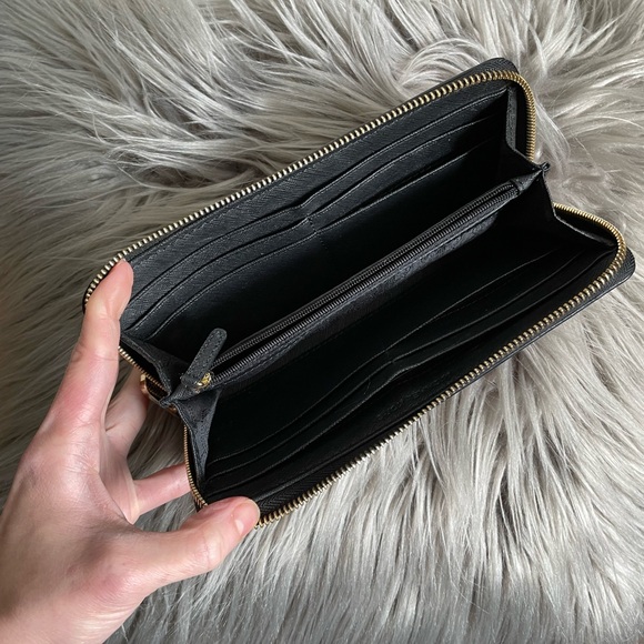 Michael Kors Large Black Wallet - Picture 3 of 7